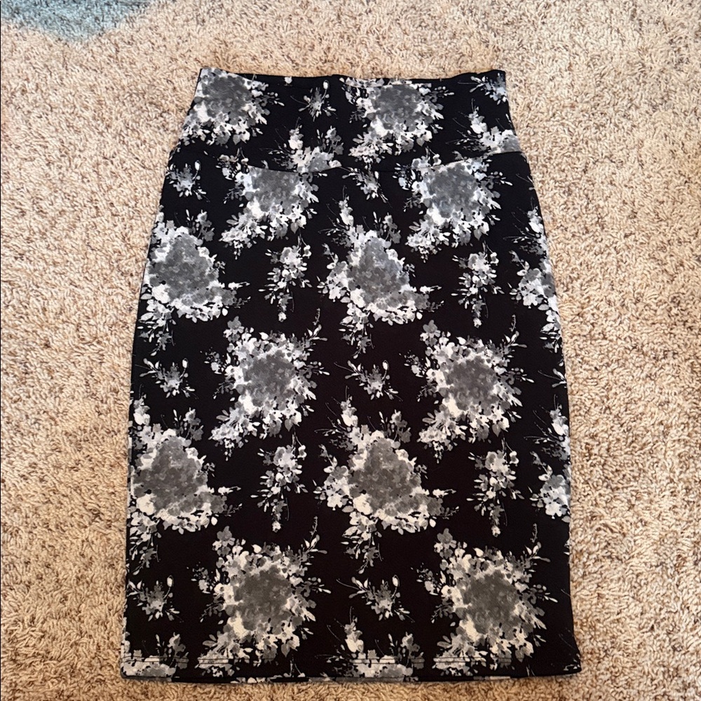 LuLaRoe Black and Gray Floral Skirt